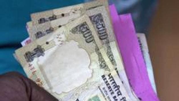 As India demonetised Rs 500 and Rs 1000 notes, thousands queued up at banks to deposit money. (AP file) As India demonetised Rs 500 and Rs 1000 notes, thousands queued up at banks to deposit money. (AP file)