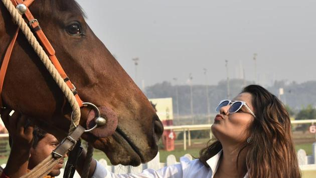 You are going to win the race, the woman seems to be saying to this horse. (Anshuman Poyrekar/HT PHOTO)