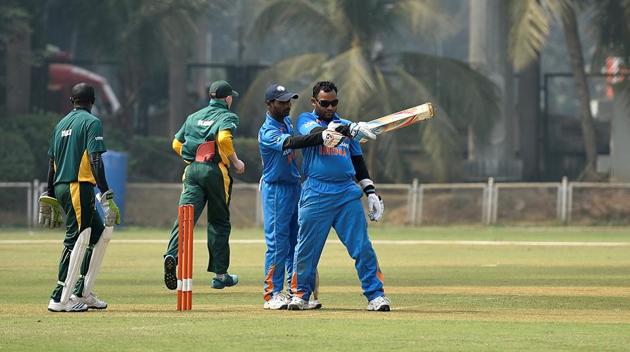 They play with a specially-designed ball which has ball bearings as the sound helps them play shots or attempt a catch. The bowling is underarm and before releasing the ball, the bowler has to shout ‘play’. (Arijit Sen/HT PHOTO) 