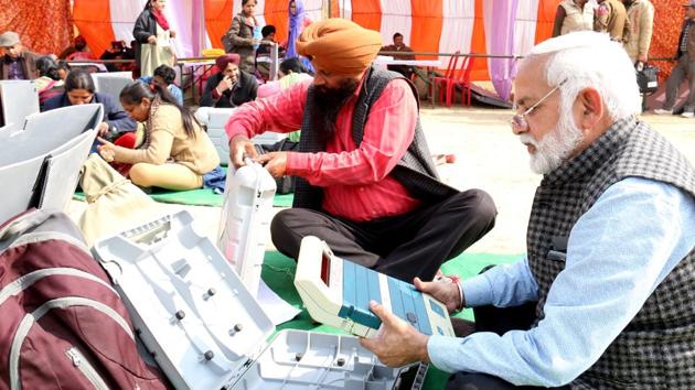 Election staff collecting EVMs in Bathinda on Friday. (Sanjeev Kumar/HT)