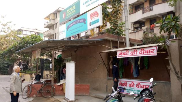 Residents of an Indirapuram housing complex have helped hundreds of underprivileged people with clothes and other donations. Residents of an Indirapuram housing complex have helped hundreds of underprivileged people with clothes and other donations.
