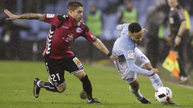 Celta Vigo's Theo Bongonda (right) and Alaves' Kiko Femenia vie for the ball during their Copa del Rey (King’s Cup) semifinal leg 1 match on Thursday. (REUTERS) Celta Vigo's Theo Bongonda (right) and Alaves' Kiko Femenia vie for the ball during their Copa del Rey (King’s Cup) semifinal leg 1 match on Thursday. (REUTERS)