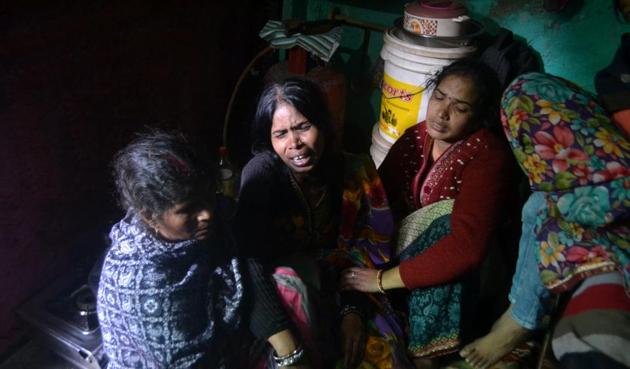 Usha Devi (centre) mourns her son Ankush’s death.(Zuhaib Mohammad/HT) Usha Devi (centre) mourns her son Ankush’s death.(Zuhaib Mohammad/HT)