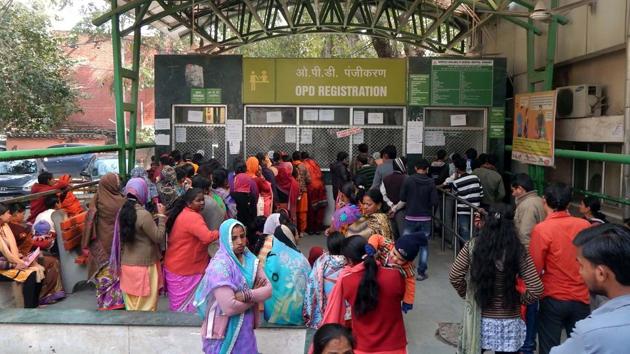 Long queues at the OPD counter of the civil hospital on Friday after many chickenpox cases were reported in the city. (Parveen Kumar/HT Photo) Long queues at the OPD counter of the civil hospital on Friday after many chickenpox cases were reported in the city. (Parveen Kumar/HT Photo)
