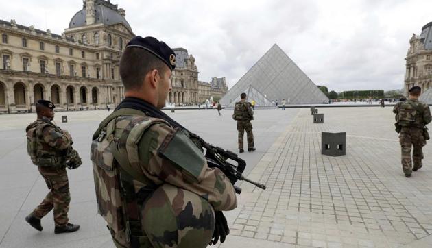 French army soldiers patrol near the Louvre Museum Pyramid's main entrance in Paris, France.(REUTERS)