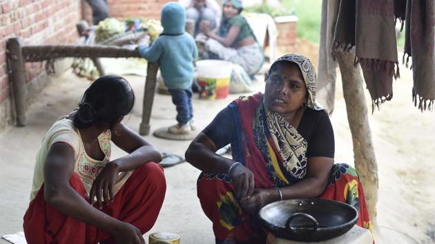 Urmila Devi of Nagla Fatela in Sasni, Hathras, says her family can’t afford a fancy pressure cooker.(Vipin Kumar/HT Photo) Urmila Devi of Nagla Fatela in Sasni, Hathras, says her family can’t afford a fancy pressure cooker.(Vipin Kumar/HT Photo)