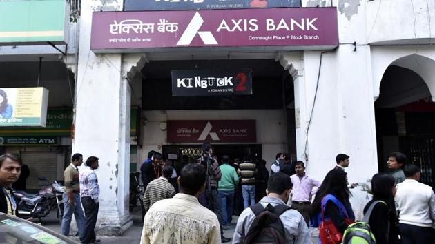 Income Tax department raided AXIS Bank of Connaught Place outer circle in New Delhi on December 15, 2016.(Raj K Raj/HT File Photo)