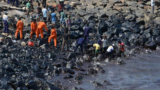 Over 500 workers, from the Tamil Nadu Pollution Control Board, Kamarajar Port, and local fishermen, have been working alongside the Coast Guard in an effort to control the increasingly large oil spill. 