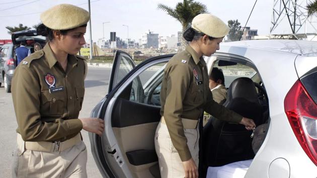 Punjab police checking vehicles ahead of Punjab elections at Airport Chowk, Mohali on Friday. (Sushil Prajapati/HT )