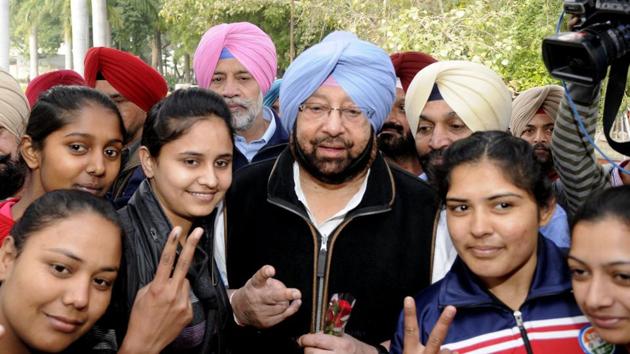 Punjab Pradesh Congress Committee president Captain Amarinder Singh after casting his vote at Government College for Women in Patiala on Saturday. (Bharat Bhushan/HT Photo )