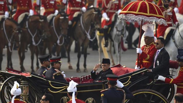 President Pranab Mukherjee, escorted by his bodyguards, arrives in a buggy to attend the Beating Retreat Ceremony at Vijay Chowk in New Delhi, India. (Virendra Singh Gosain/HT PHOTO)