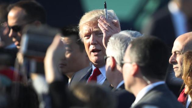President Donald Trump greets people after arriving on Air Force One at the Palm Beach International Airport for a visit to his Mar-a-Lago Resort for the weekend on February 3, 2017 in Palm Beach. (AFP Photo) President Donald Trump greets people after arriving on Air Force One at the Palm Beach International Airport for a visit to his Mar-a-Lago Resort for the weekend on February 3, 2017 in Palm Beach. (AFP Photo)