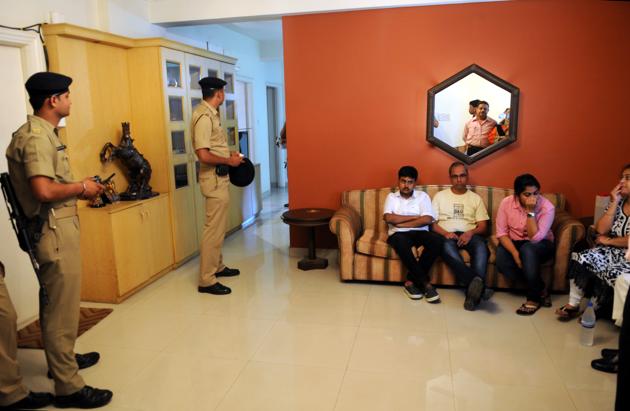 Police and relatives gathered at Reveria apartment flat after Dr Sukanto Sarkar and his five family members committed suicide on Old Hazaribagh road in Ranchi on October 9, 2016(Diwakar Prasad/ HT File Photo)