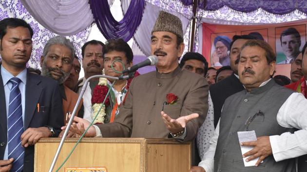 Senior Congress leader Gulam Nabi Azad, who is also the party’s general secretary, at the rally in Kaila Bhatta locality, which is a Muslim dominated area, in Ghaziabad, on Saturday.(Sakib Ali/HT Photo)