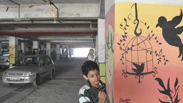 Pillars of the basement in Olive County apartments have been used as canvasses and over 80 children have painted on the walls.(Sakib Ali/HT Photo)