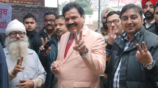 Congress candidate Raj Kumar Verka with his supporters after casting vote in Amritsar on Saturday. (Sameer Sehgal/HT Photo)