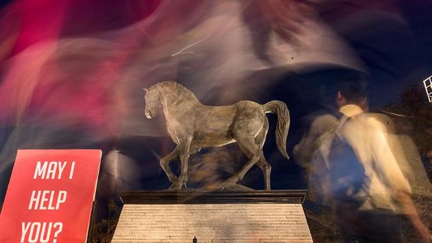 People walk past the newly installed Kala Ghoda statue. (Satish Bate/HT PHOTO)
