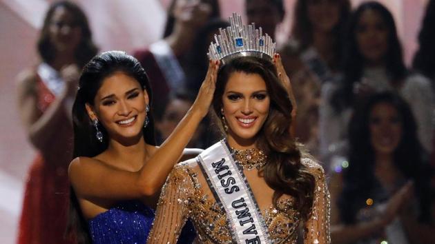 Pia Wurtzbach places the Miss Universe crown on Miss France, Iris Mittenaere, after the latter was declared the winner of this year’s beauty pageant at the Mall of Asia Arena, in Pasay, Philippines. (Erik De Castro / REUTERS)