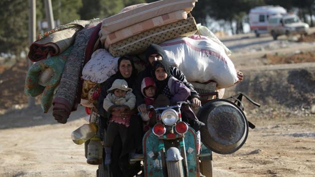 People who fled the violence from Islamic State-controlled northern Syrian town of al-Bab arrive in the rebel-held outskirts of the town, in Syria. (Khalil Ashawi / REUTERS)