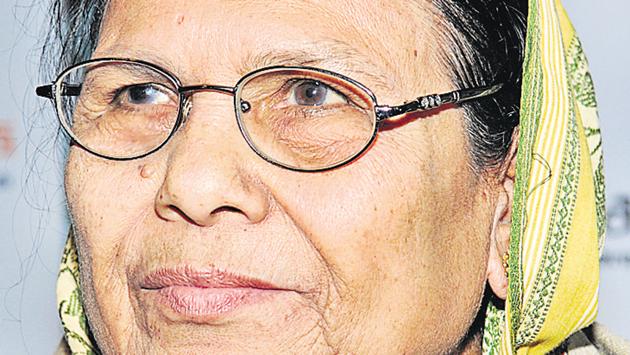 Internationally acclaimed Madhubani painter Baua Devi at a press conference in Patna. (AP DUBE/ HT photo) Internationally acclaimed Madhubani painter Baua Devi at a press conference in Patna. (AP DUBE/ HT photo)