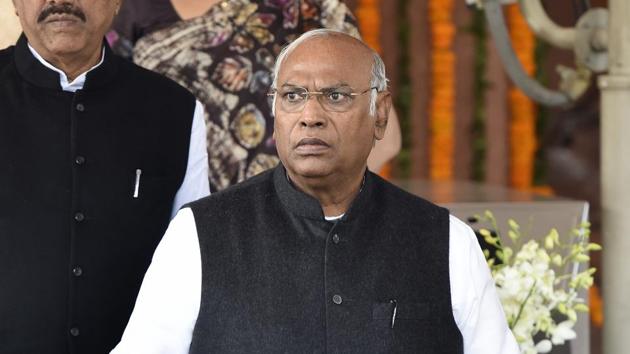 Lok Sabha leader of the Opposition Mallikarjun Kharge after attending first day on the Parliament Budget Session 2017-18 in New Delhi on Tuesday. (Sonu Mehta/HT Photo) Lok Sabha leader of the Opposition Mallikarjun Kharge after attending first day on the Parliament Budget Session 2017-18 in New Delhi on Tuesday. (Sonu Mehta/HT Photo)