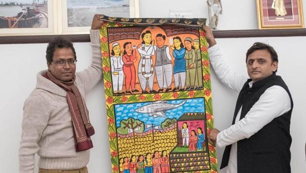 Mrinal Mondol the intermediary handed over the artwork to Akhilesh Yadav recently in Lucknow. (HT Photo) Mrinal Mondol the intermediary handed over the artwork to Akhilesh Yadav recently in Lucknow. (HT Photo)