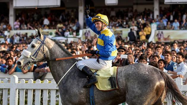 David Allen waves to the crowd after winning the derby. Grey filly Hall Of Famer won the race in 2 minutes, 31  seconds.  (Kunal Patil/Hindustan Times) 