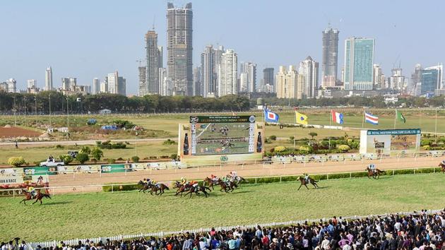 Crowds throng the Mahalaxmi Racecourse for the Indian Derby in Mumbai on Sunday. (Kunal Patil/Hindustan Times) 