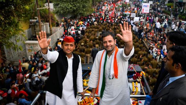 Congress party Vice President Rahul Gandhi (R) and Uttar Pradesh state Chief Minister Akhilesh Yadav (L) wave during a joint election rally with in Agra on February 3, 2017.(AFP Photo) Congress party Vice President Rahul Gandhi (R) and Uttar Pradesh state Chief Minister Akhilesh Yadav (L) wave during a joint election rally with in Agra on February 3, 2017.(AFP Photo)