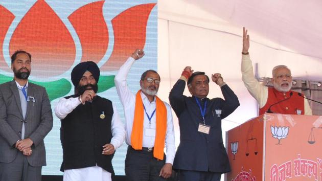 The BJP candidates from different segments with Prime Minister Narendra Modi during a rally in Jalandhar.(HT File Photo)