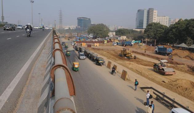 Amidst the traffic chaos, any construction work is bound to disrupt the flow of traffic at Iffco Chowk.(PARVEEN KUMAR/HT PHOTO) Amidst the traffic chaos, any construction work is bound to disrupt the flow of traffic at Iffco Chowk.(PARVEEN KUMAR/HT PHOTO)