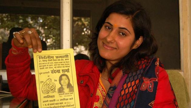 Vandana Sharma with a pamphlet for her election campaign.(HT Photo)