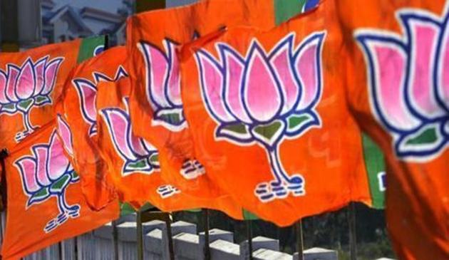 The complaint was lodged after a video — in which Shiledar is seen asking the aspirant to pay either by cash or cheque — went viral on social media on Saturday.(HT File Photo) The complaint was lodged after a video — in which Shiledar is seen asking the aspirant to pay either by cash or cheque — went viral on social media on Saturday.(HT File Photo)