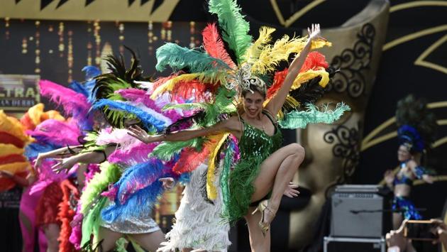 Dancer performs during the Indian Derby at Mahalaxmi Racecourse in Mumbai, India, on Sunday. (Kunal Patil / HT PHOTO ) Dancer performs during the Indian Derby at Mahalaxmi Racecourse in Mumbai, India, on Sunday. (Kunal Patil / HT PHOTO )