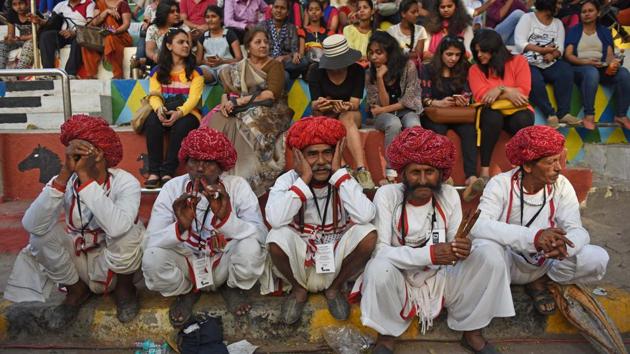 Traditional folk artists wow the crowd with their performance. (Pratik Chorge/HT )