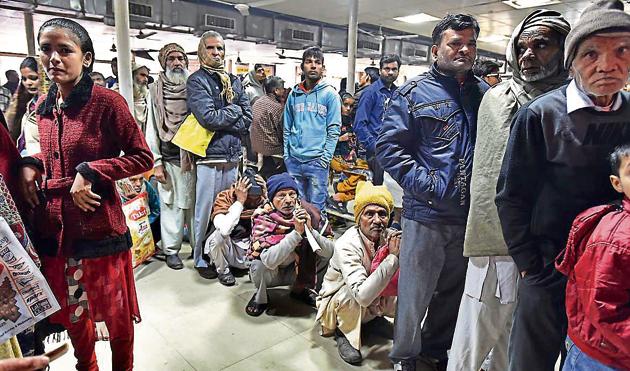 Patients wait for their turn for free medicines at Guru Teg Bahadur (GTB) hospital in New Delhi.(Raj K Raj/HT PHOTO) Patients wait for their turn for free medicines at Guru Teg Bahadur (GTB) hospital in New Delhi.(Raj K Raj/HT PHOTO)