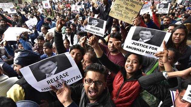 Investors staged a demonstration at Jantar Mantar, demanding Mittal’s release. (Raj K Raj/HT PHOTO) Investors staged a demonstration at Jantar Mantar, demanding Mittal’s release. (Raj K Raj/HT PHOTO)