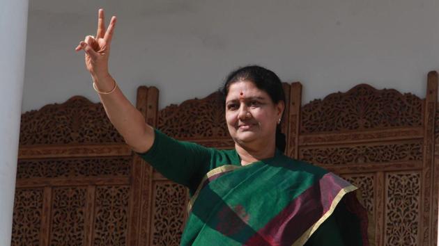 AIADMK general secretary Sasikala at the party head quarters on Sunday in Chennai.(V Srinivasulu//HT Photo)