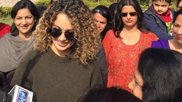 Kangana meets and chats up with the families of BSF soldiers in Jammu. Kangana meets and chats up with the families of BSF soldiers in Jammu.