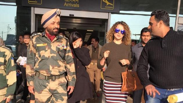 Kangana will be seen romancing Shahid Kapoor, who plays a soldier in Rangoon. Kangana will be seen romancing Shahid Kapoor, who plays a soldier in Rangoon.