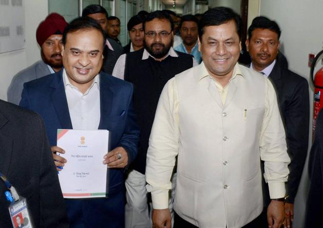 Assam finance minister Himanta Biswa Sarma (left), accompanied by with chief minister Sarbananda Sonowal, on his way to present the state budget 2017-18 in the legislative assembly in Guwahati on Tuesday.(PTI)
