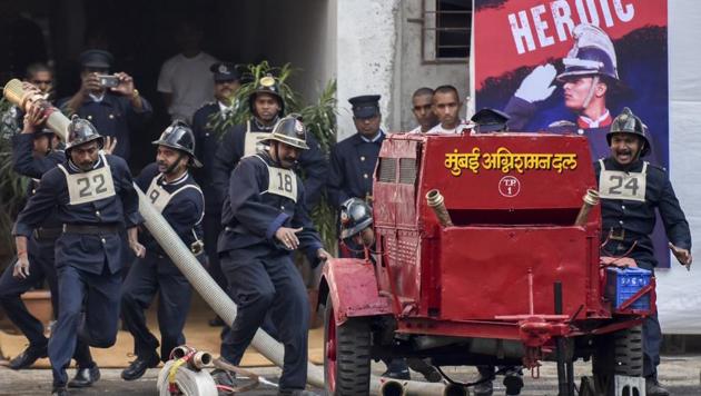 Firemen display their skills at the competition in Byculla. (Kunal Patil/Ht photo)