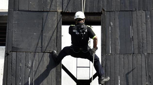 A fireman during a wall-rappelling routine at Byculla. (Kunal Patil/Ht photo)