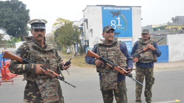 Soldiers stand guard inside an airbase in Pathankot.(HT File Photo) Soldiers stand guard inside an airbase in Pathankot.(HT File Photo)