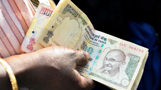 Inspired by demonetisation, Althea launched a brand new collection which has been created using the print of the old 500 and 1,000-rupee notes combined with the fresh colours of the newly-introduced currency.(AFP photo) Inspired by demonetisation, Althea launched a brand new collection which has been created using the print of the old 500 and 1,000-rupee notes combined with the fresh colours of the newly-introduced currency.(AFP photo)