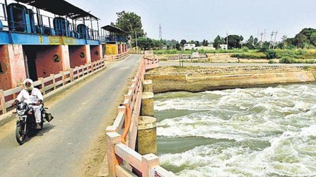 Delhi had faced a severe water shortage last year when rioters breached the Munak Canal in Haryana.(Virendra Singh Gosain/HT Photo)