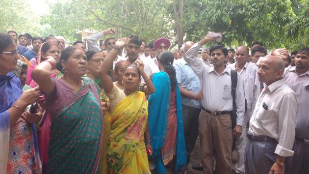 Evictees not considered for plot allotments erupted in anger against Huda. (HT FILE) Evictees not considered for plot allotments erupted in anger against Huda. (HT FILE)