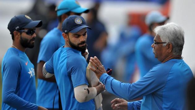 India cricket team captain Virat Kohli (C) checks his bat during a team practice session in Hyderabad.(AFP)