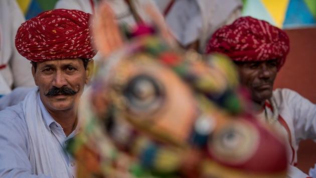 Traditional folk artistes look on at Rampart Row. (Satish Bate/HT PHOTO) 