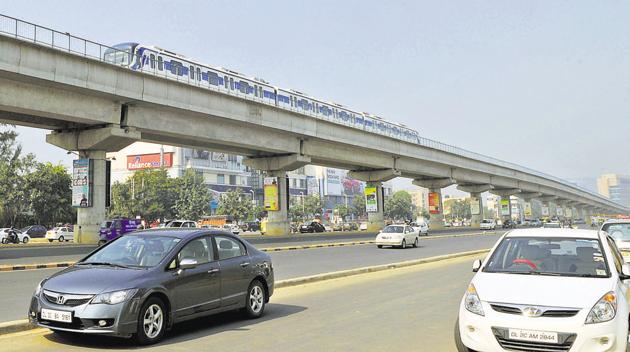 A Rapid Metro train passes through Arjun Marg during a trial run on the Phase II line in Gurgaon on Wednesday.(PARVEEN KUMAR/HT PHOTO) A Rapid Metro train passes through Arjun Marg during a trial run on the Phase II line in Gurgaon on Wednesday.(PARVEEN KUMAR/HT PHOTO)